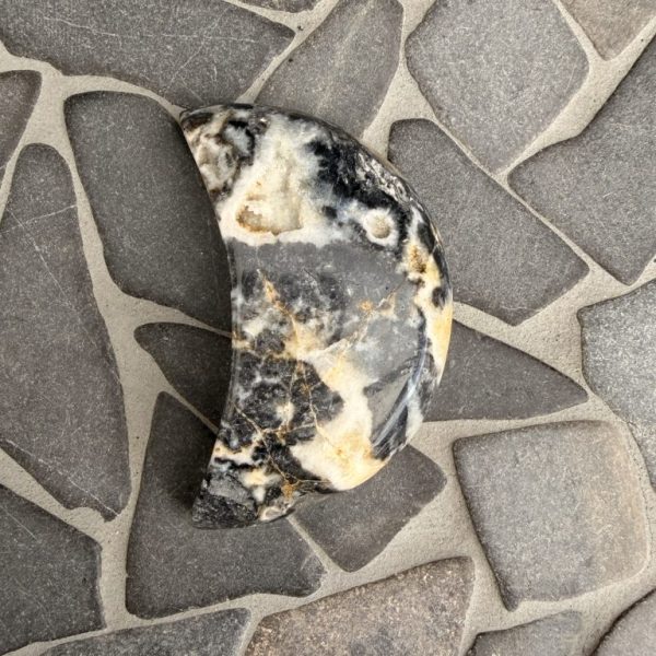 Calciet maan zwart