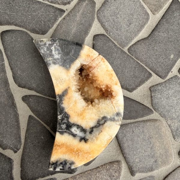 Calciet maan zwart