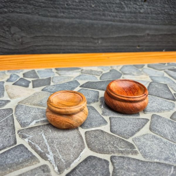 Houten standaard voor bollen